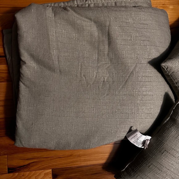 Airstream Queen Quilt/Pillows Set Original 2023 International FBQ  New!! - Picture 4 of 4